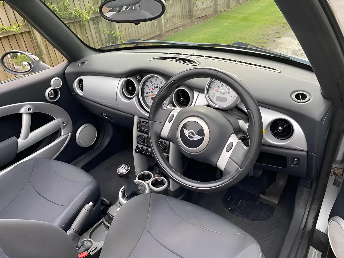 Used 2008 MINI Convertible One Silver - Interior and Exterior details 14