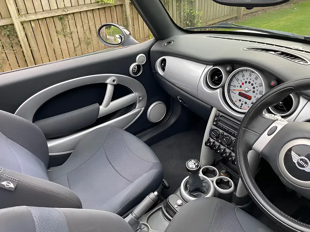 Used 2008 MINI Convertible One Silver - Interior and Exterior details 17