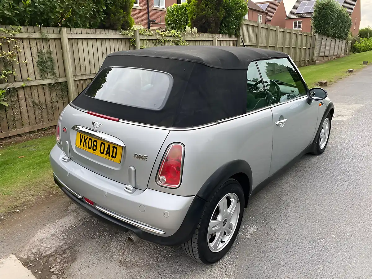 Used 2008 MINI Convertible One Silver - Interior and Exterior details 4