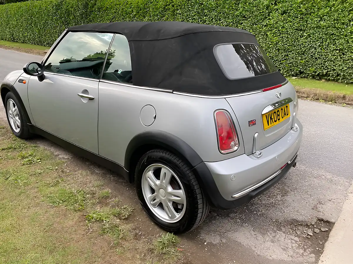 Used 2008 MINI Convertible One Silver - Interior and Exterior details 6