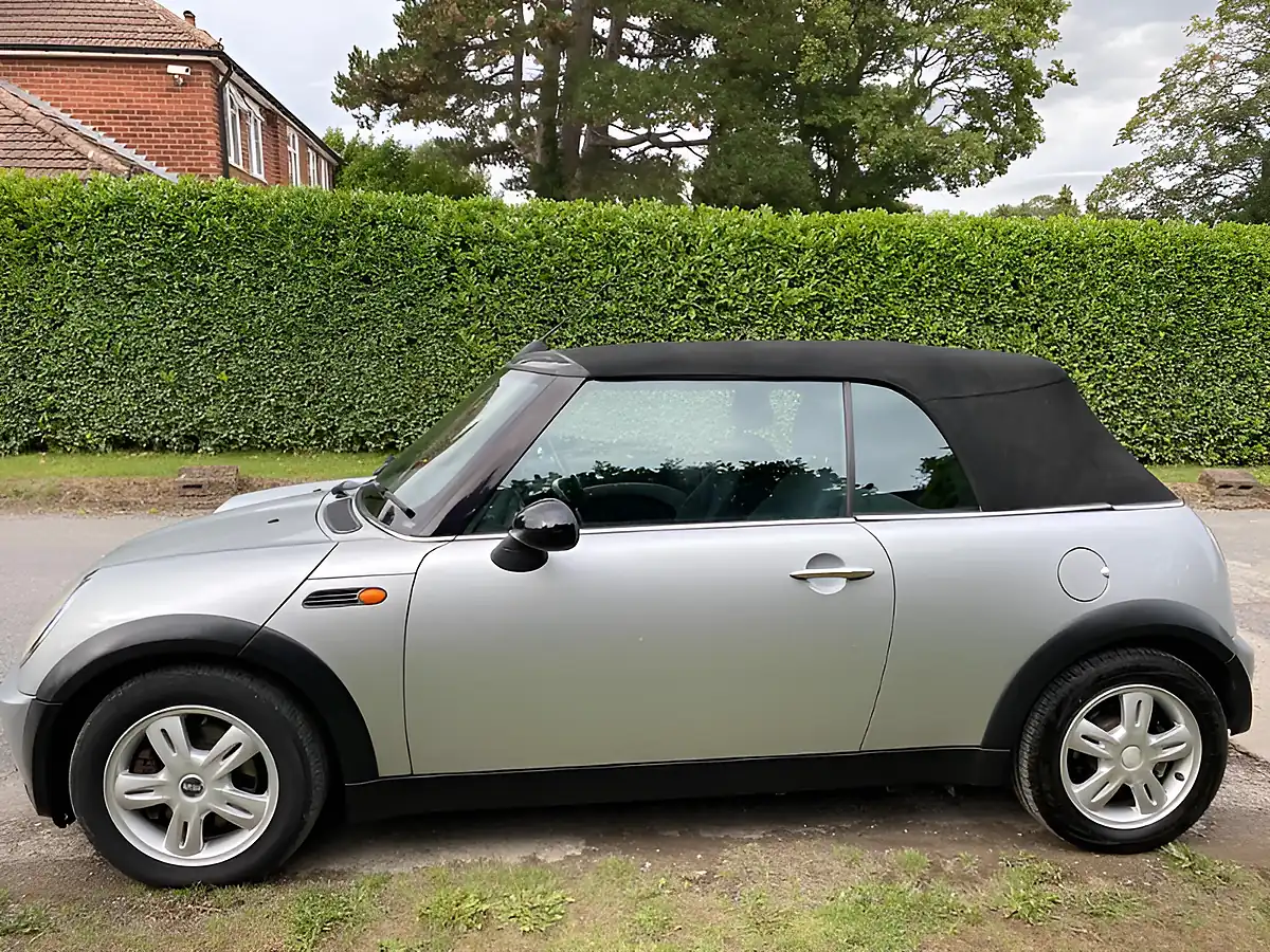 Used 2008 MINI Convertible One Silver - Interior and Exterior details 7