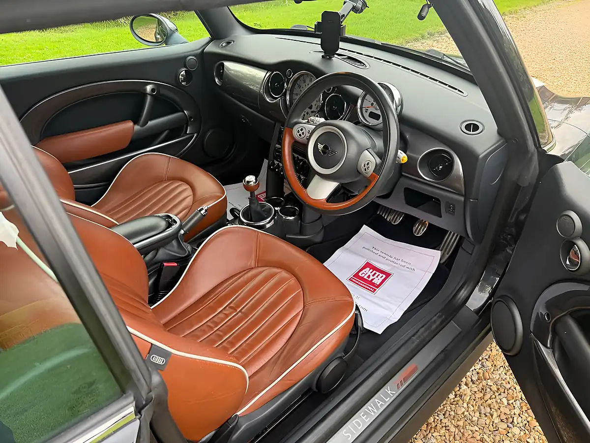 Used 2008 MINI Convertible Sidewalk Black - Interior and Exterior details 10