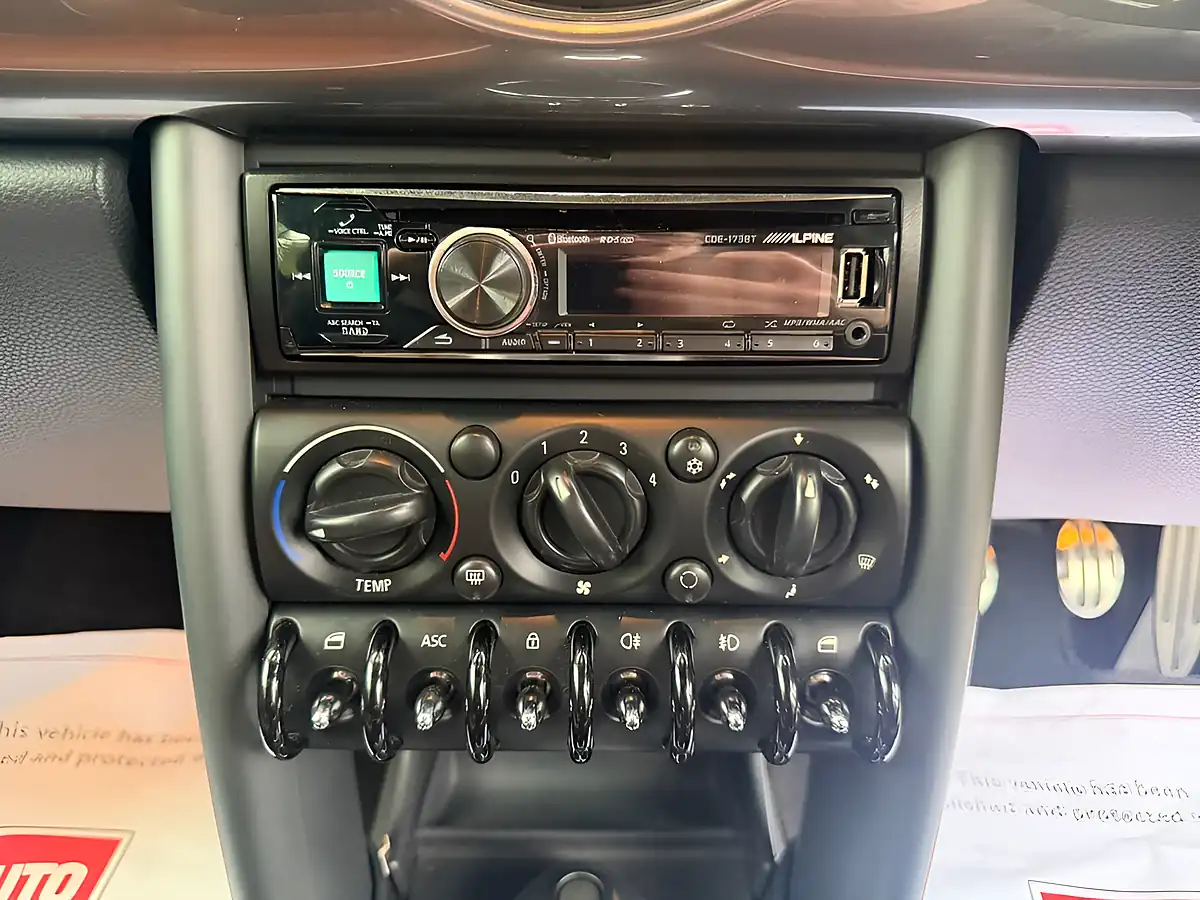 Used 2008 MINI Convertible Sidewalk Black - Interior and Exterior details 12
