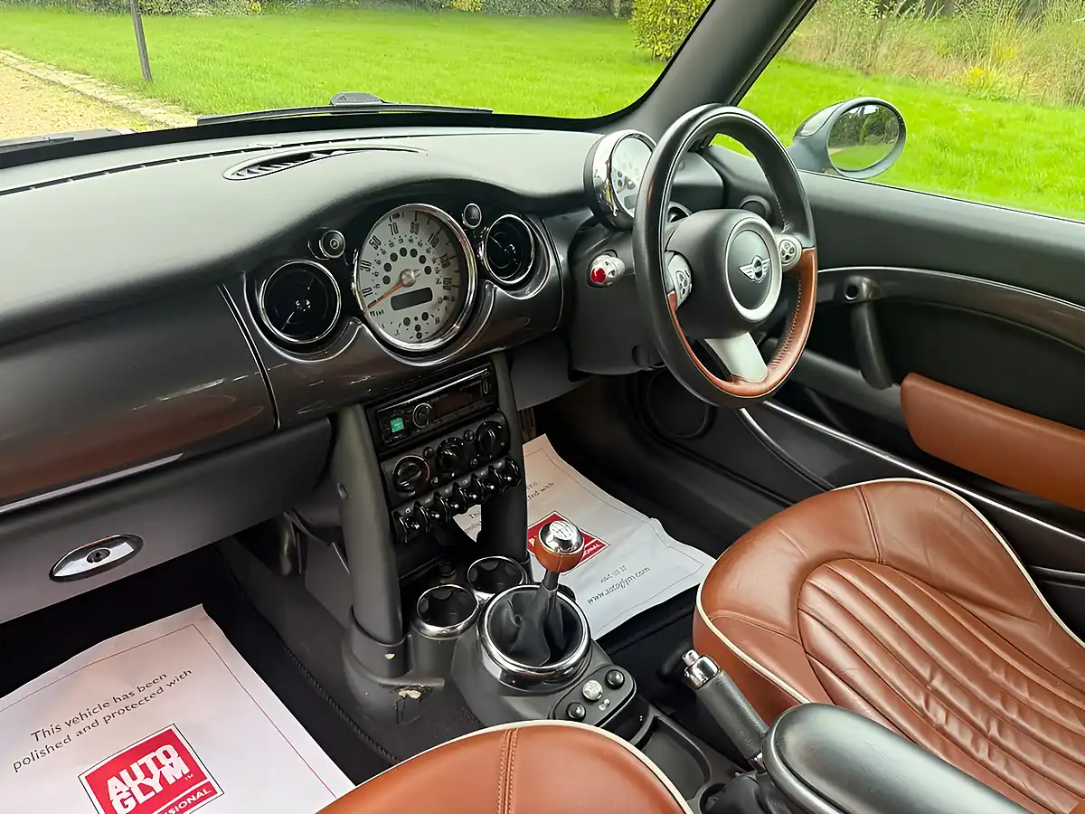 Used 2008 MINI Convertible Sidewalk Black - Interior and Exterior details 14