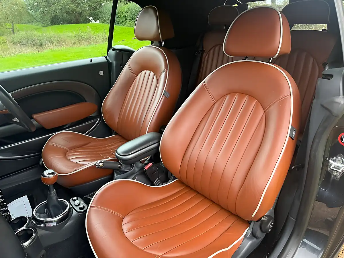 Used 2008 MINI Convertible Sidewalk Black - Interior and Exterior details 18