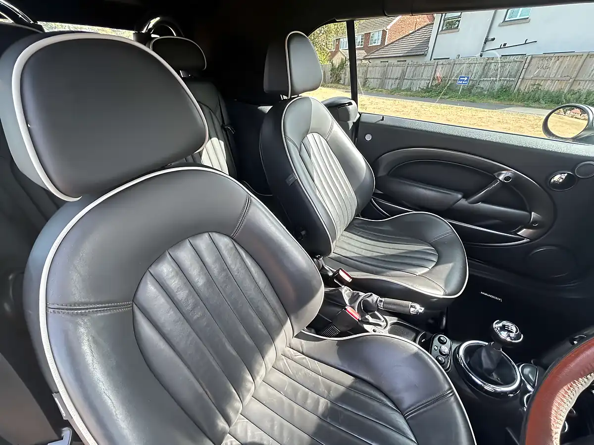Used 2008 MINI Convertible Sidewalk White Silver - Interior and Exterior details 18