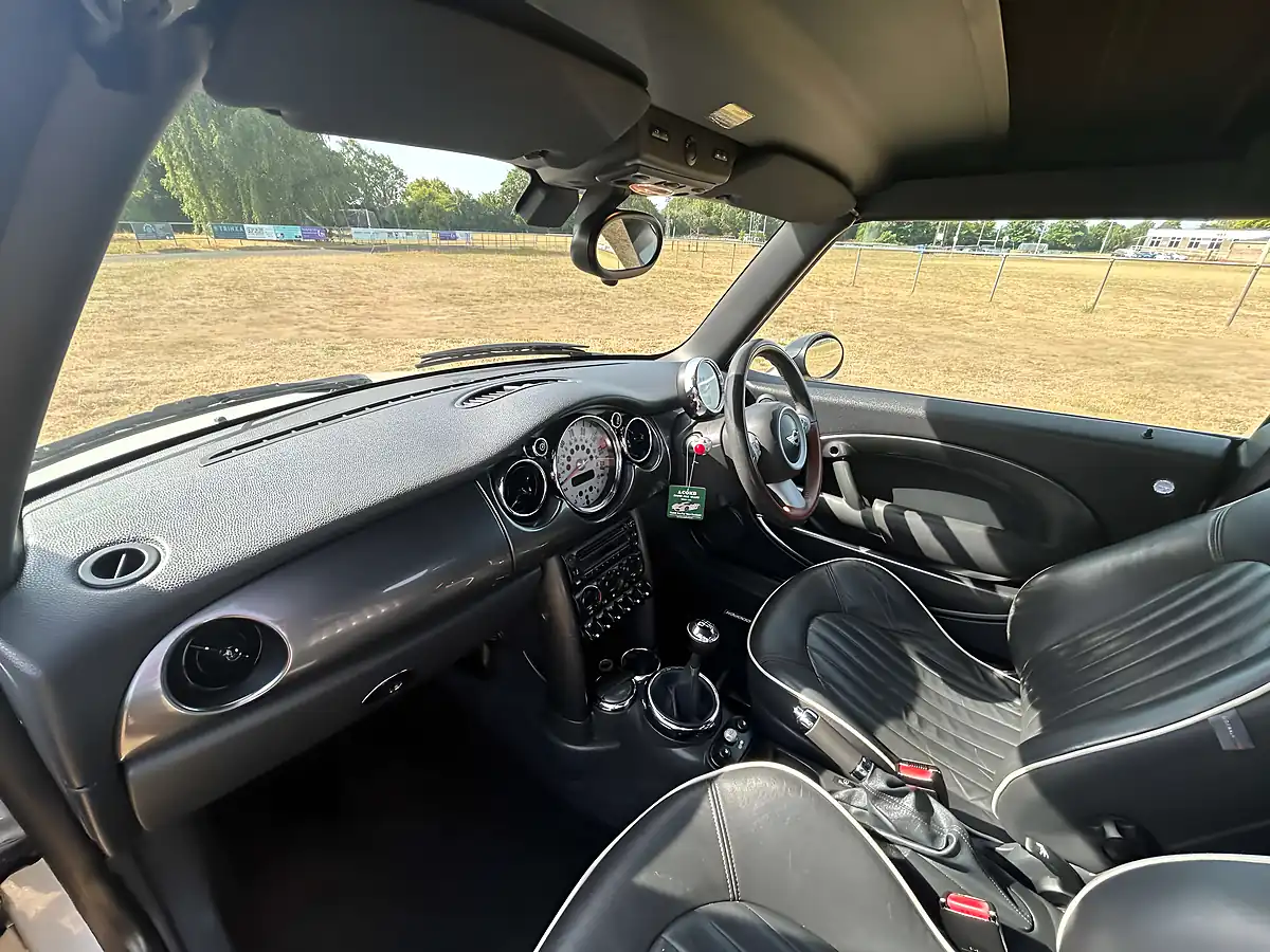 Used 2008 MINI Convertible Sidewalk White Silver - Interior and Exterior details 19