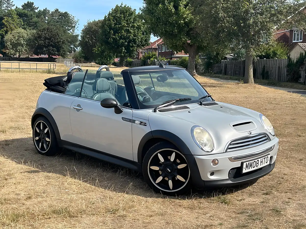 Used 2008 MINI Convertible Sidewalk White Silver - Interior and Exterior details 5