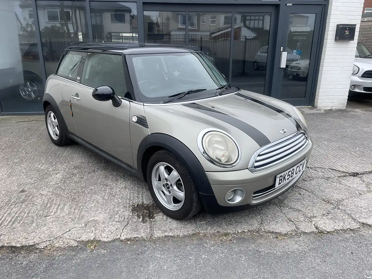 Used 2008 MINI Hatch Cooper (pepper Pack) Sparkling Silver - Front View