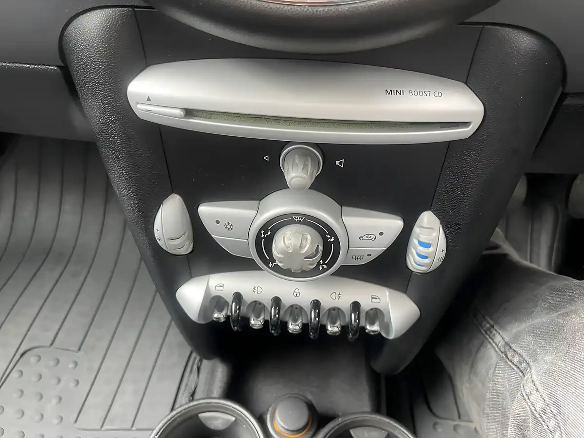 Used 2008 MINI Hatch Cooper (pepper Pack) Sparkling Silver - Interior and Exterior details 14