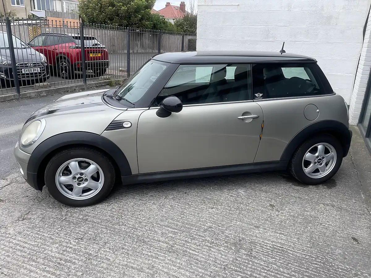 Used 2008 MINI Hatch Cooper (pepper Pack) Sparkling Silver - Interior and Exterior details 5