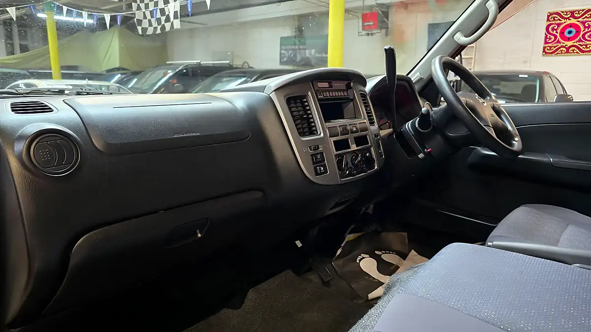 Used 2008 Nissan Elgrand Caravan Twin Mobility Chair Auto Lift White - Interior and Exterior details 10