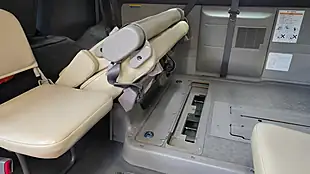 Used 2008 Nissan Elgrand Caravan Twin Mobility Chair Auto Lift White - Interior and Exterior details 11