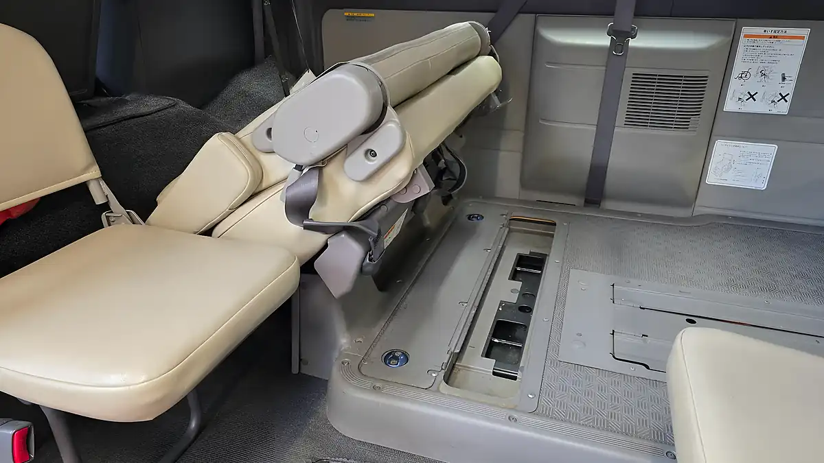 Used 2008 Nissan Elgrand Caravan Twin Mobility Chair Auto Lift White - Interior and Exterior details 11