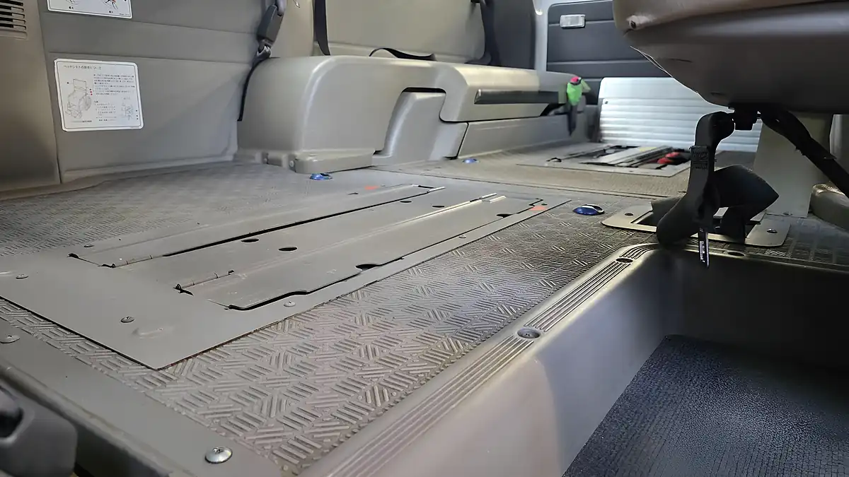 Used 2008 Nissan Elgrand Caravan Twin Mobility Chair Auto Lift White - Interior and Exterior details 15