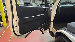 Used 2008 Nissan Elgrand Caravan Twin Mobility Chair Auto Lift White - Interior and Exterior details 16