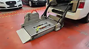 Used 2008 Nissan Elgrand Caravan Twin Mobility Chair Auto Lift White - Interior and Exterior details 2