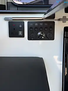 Used 2008 Nissan Elgrand Highway Star Jamie Leigh Conversion Silver - Interior and Exterior details 13