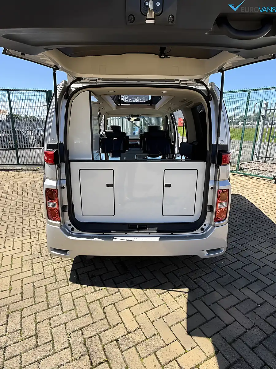 Used 2008 Nissan Elgrand Highway Star Jamie Leigh Conversion Silver - Interior and Exterior details 16