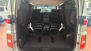 Used 2008 Nissan Elgrand Highway Star Silver - Interior and Exterior details 12