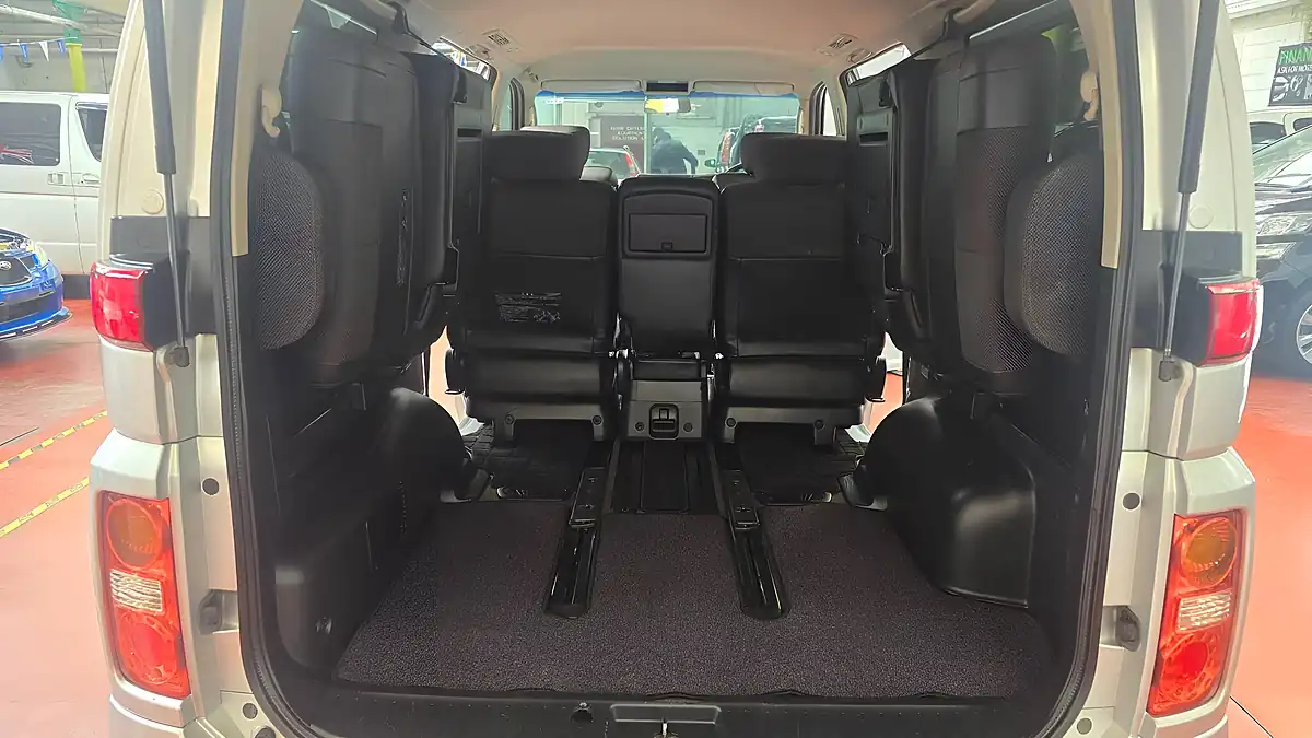 Used 2008 Nissan Elgrand Highway Star Silver - Interior and Exterior details 12