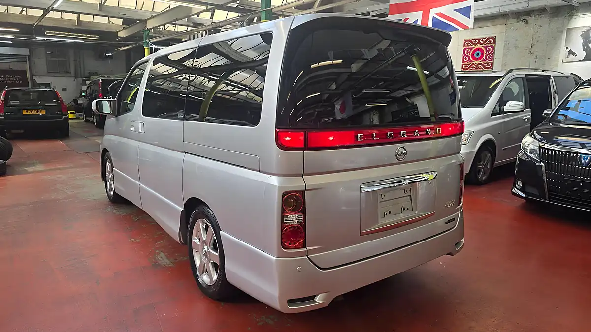 Used 2008 Nissan Elgrand Highway Star Silver - Interior and Exterior details 18