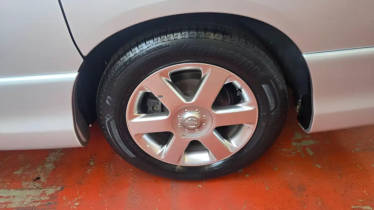 Used 2008 Nissan Elgrand Highway Star Silver - Interior and Exterior details 19