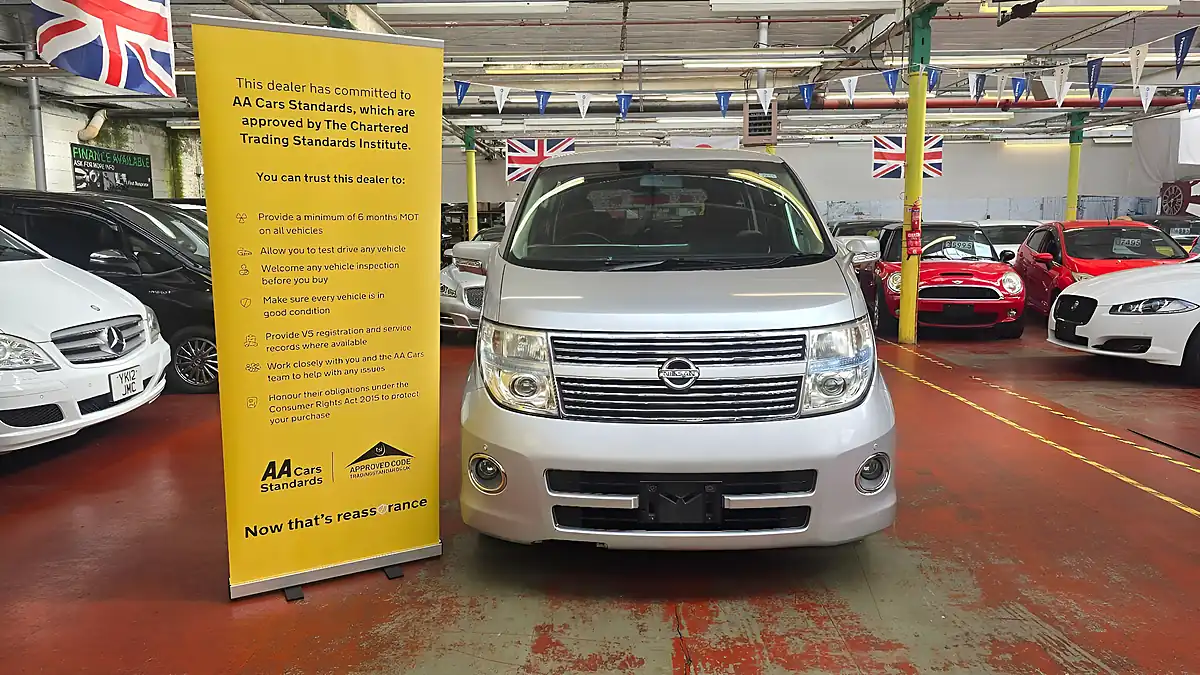 Used 2008 Nissan Elgrand Highway Star Silver - Interior and Exterior details 2