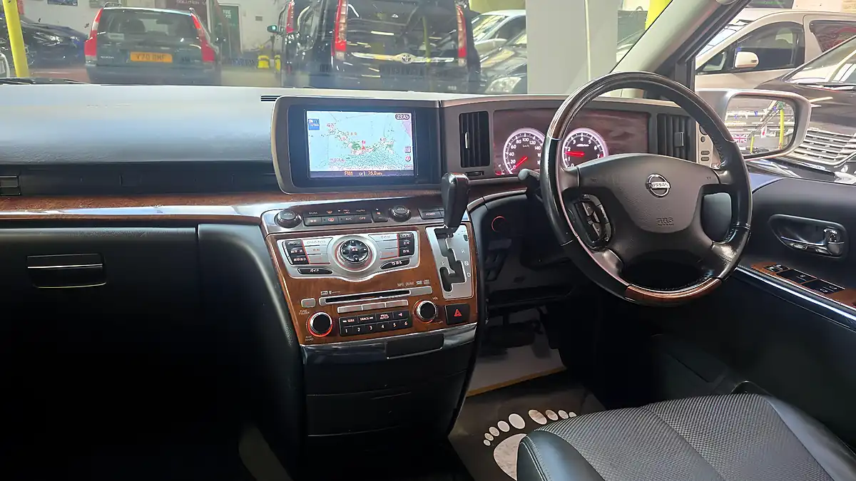 Used 2008 Nissan Elgrand Highway Star Silver - Interior and Exterior details 3