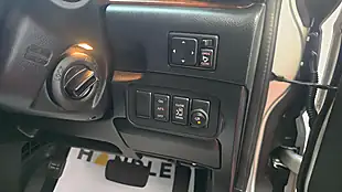 Used 2008 Nissan Elgrand Highway Star Silver - Interior and Exterior details 5
