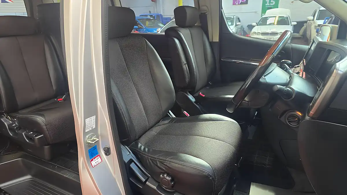 Used 2008 Nissan Elgrand Highway Star Silver - Interior and Exterior details 8