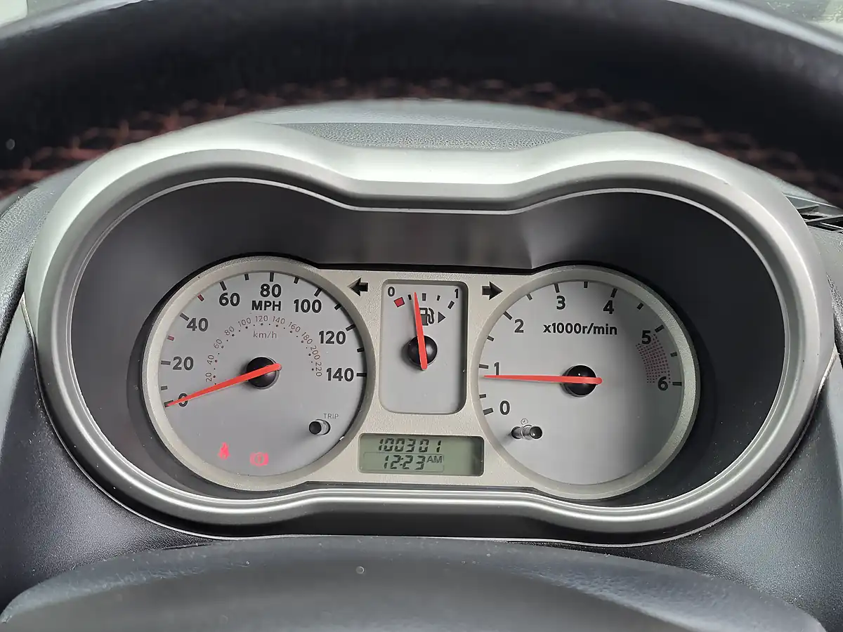 Used 2008 Nissan Note Tekna Black - Interior and Exterior details 9