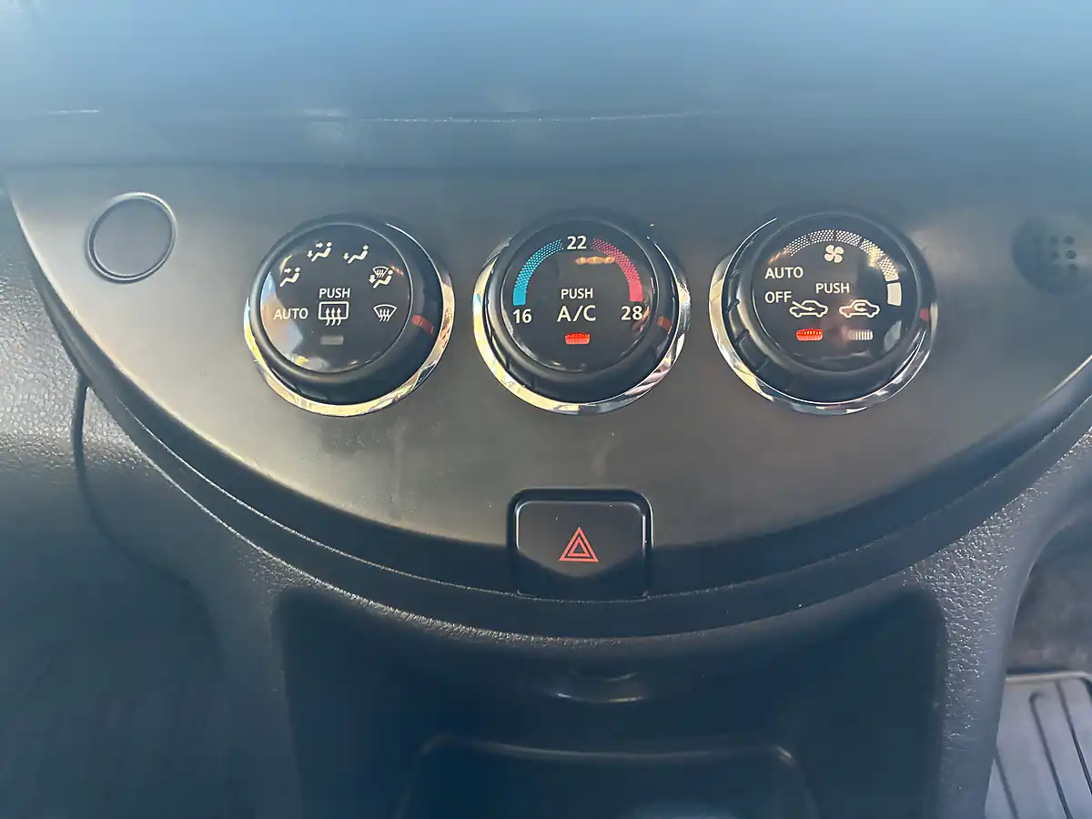 Used 2008 Nissan Note Tekna Blue - Interior and Exterior details 15