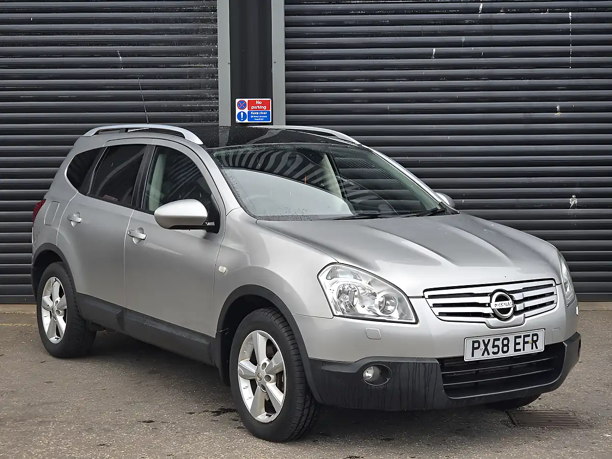 Used 2008 Nissan Qashqai+2 Tekna Silver - Front View