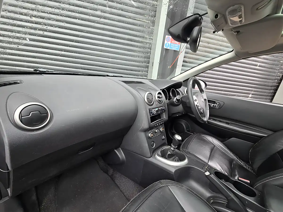 Used 2008 Nissan Qashqai+2 Tekna Silver - Interior and Exterior details 11
