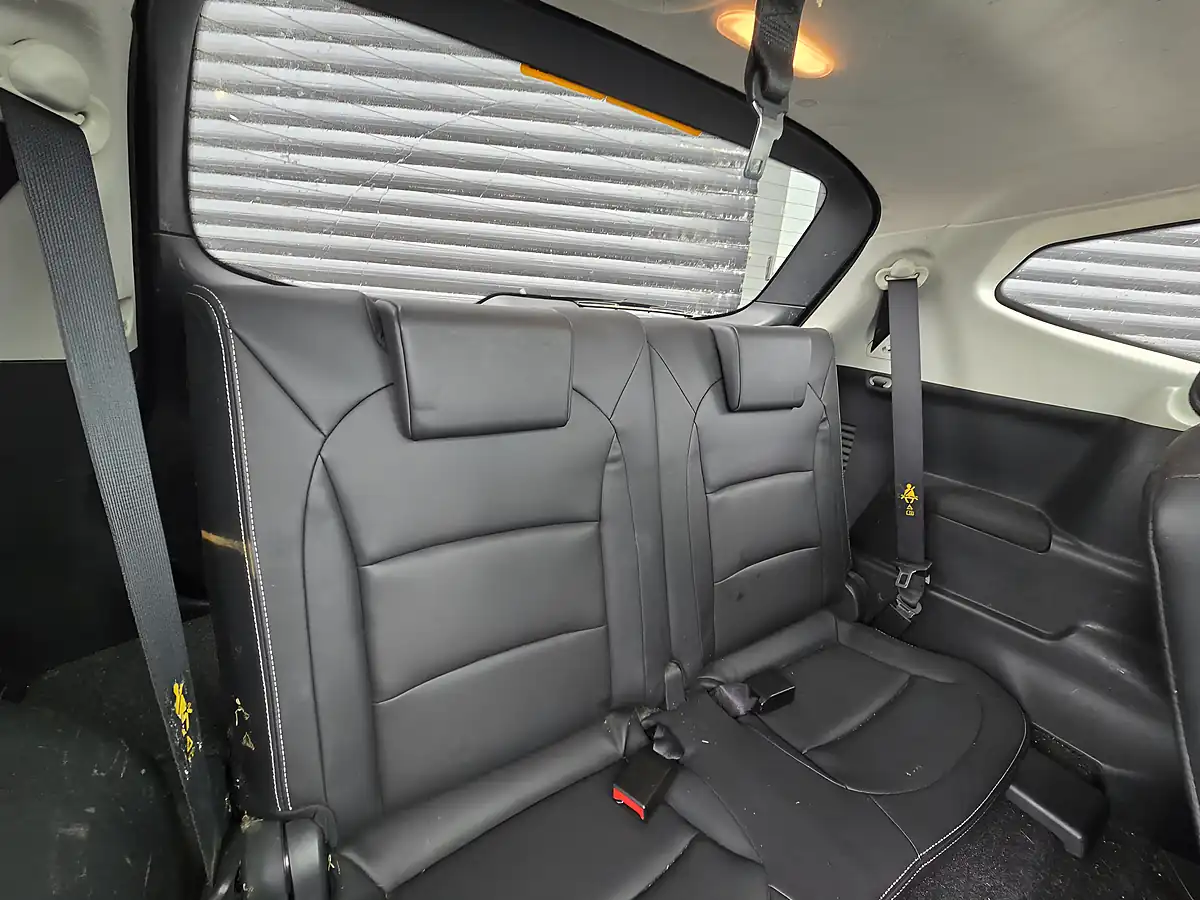 Used 2008 Nissan Qashqai+2 Tekna Silver - Interior and Exterior details 4