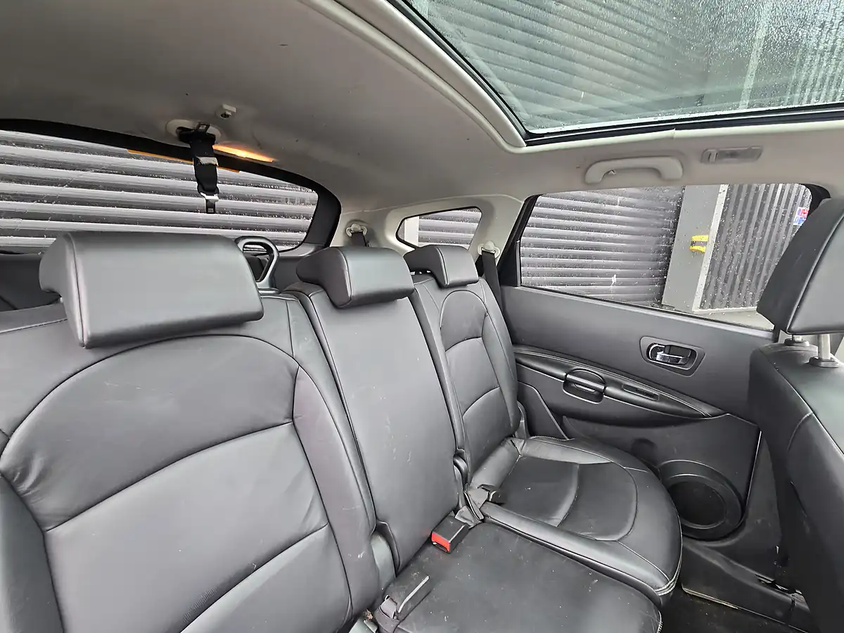 Used 2008 Nissan Qashqai+2 Tekna Silver - Interior and Exterior details 5