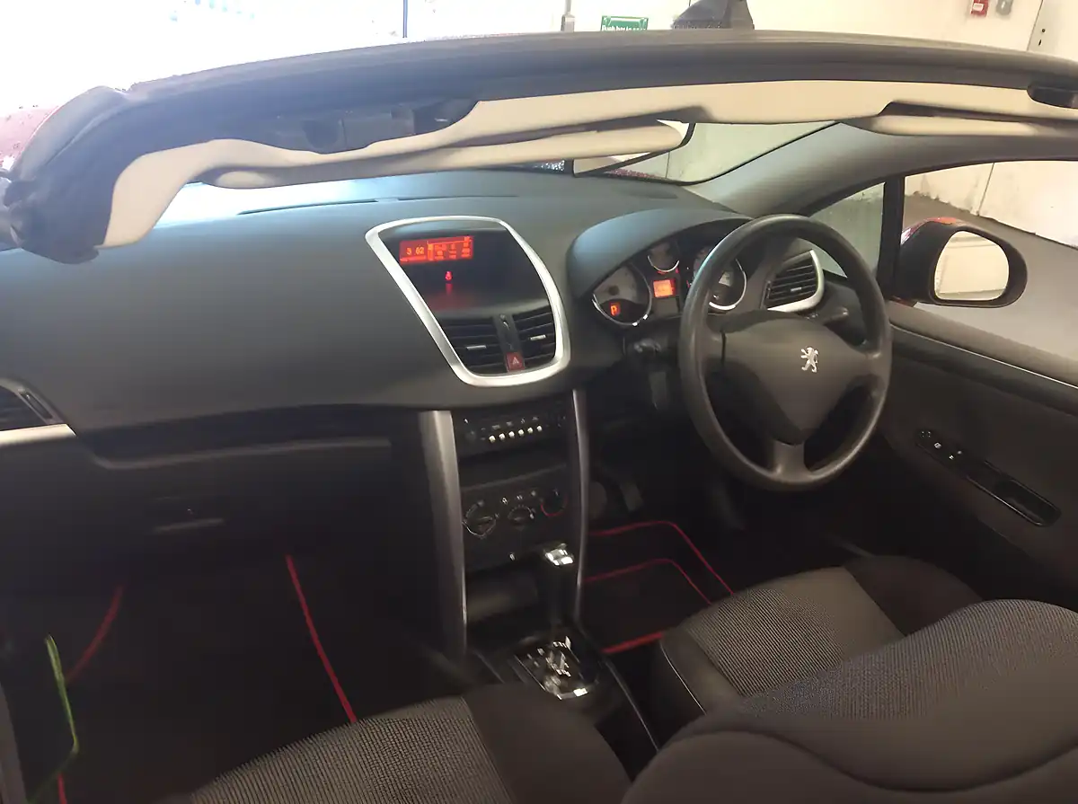 Used 2008 Peugeot 207 Cc Sport Red - Interior and Exterior details 18