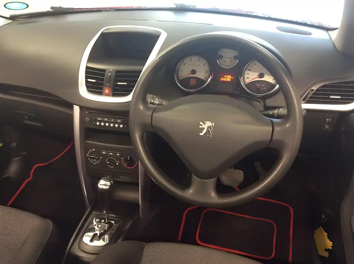 Used 2008 Peugeot 207 Cc Sport Red - Interior and Exterior details 9