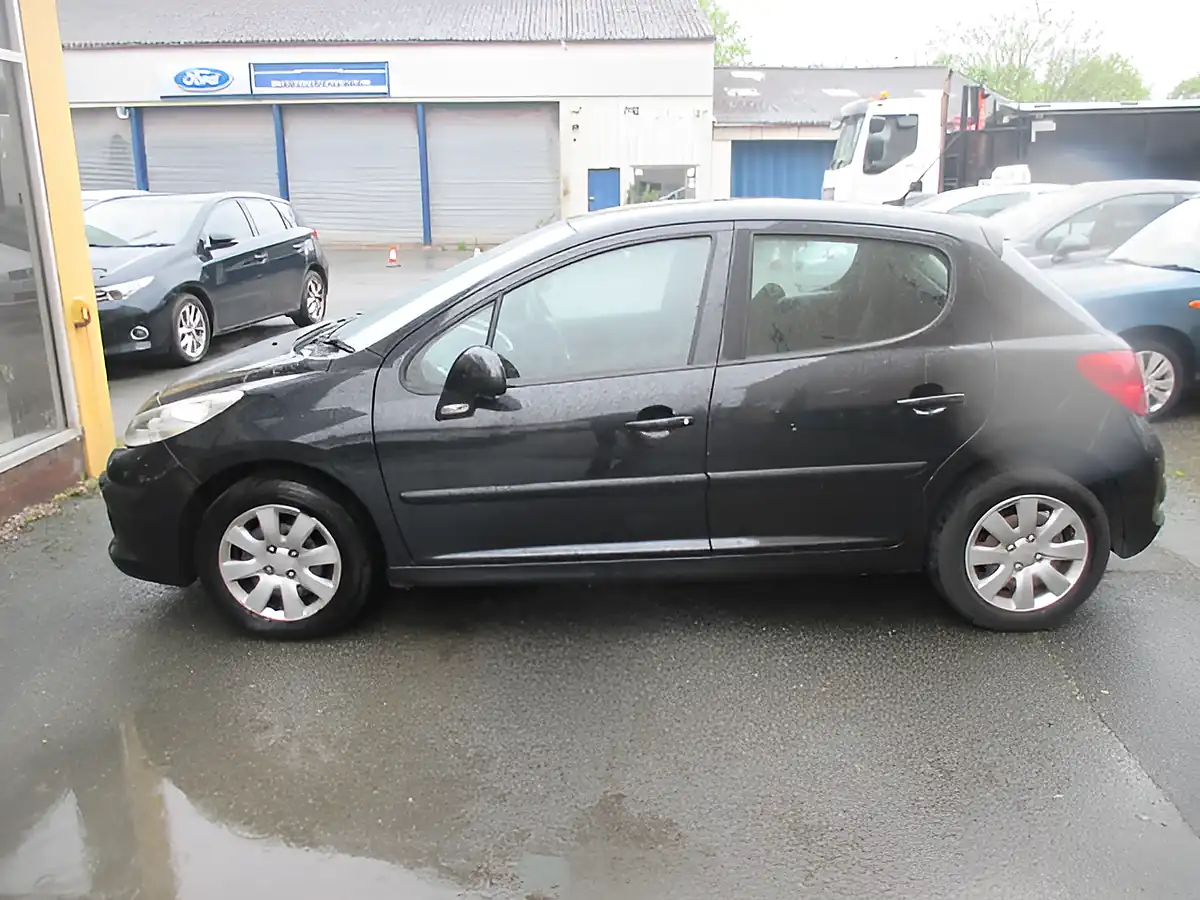 Used 2008 Peugeot 207 S Black - Interior and Exterior details 4