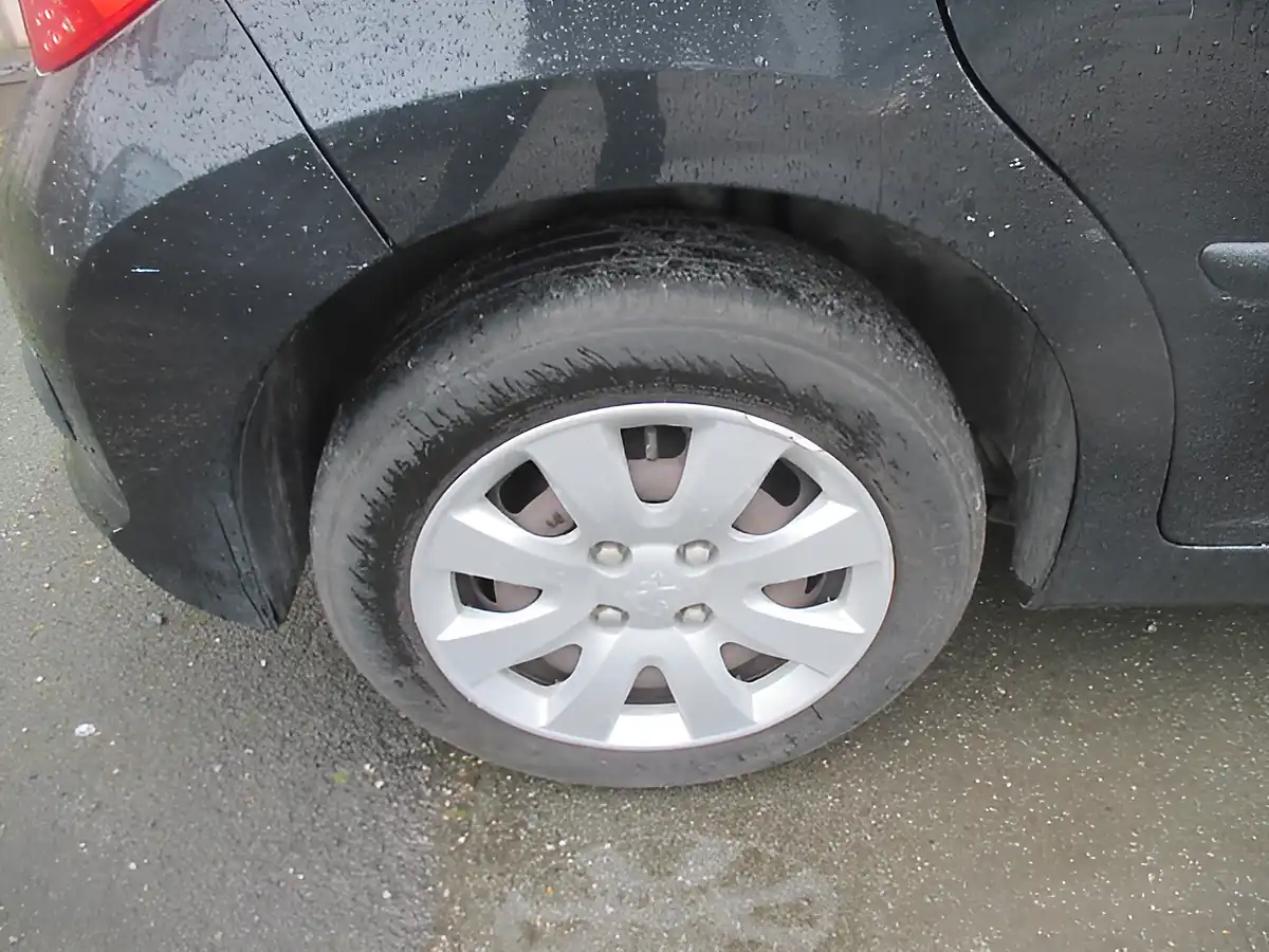 Used 2008 Peugeot 207 S Black - Interior and Exterior details 6
