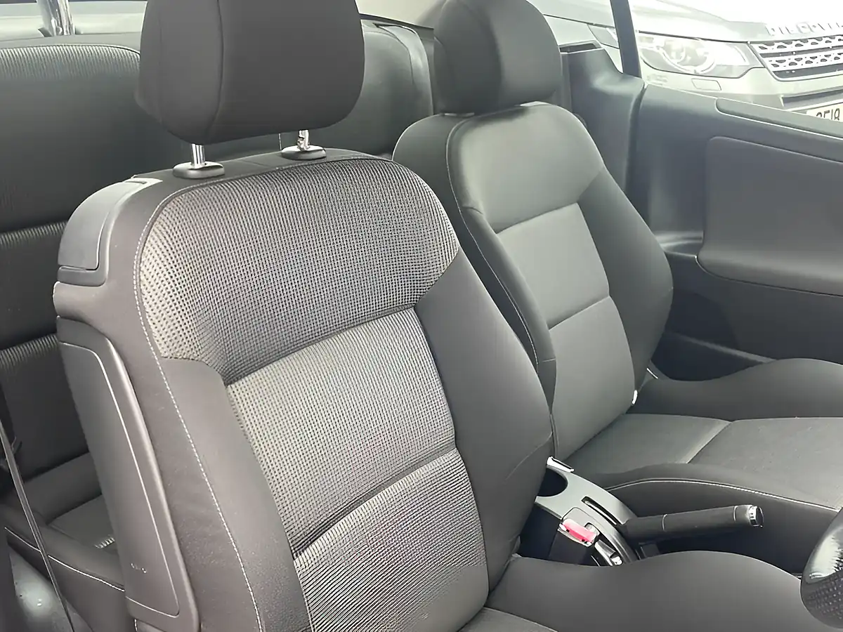 Used 2008 Peugeot 207 Sport Red - Interior and Exterior details 12