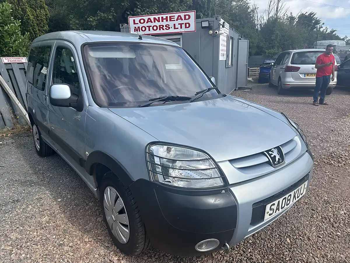 Used 2008 Peugeot Partner Escapade Silver - Front View