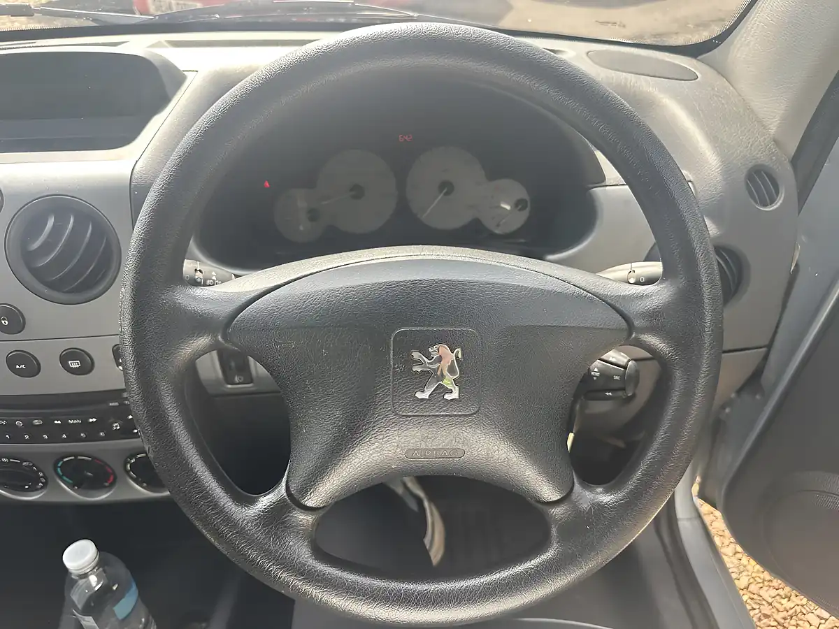 Used 2008 Peugeot Partner Escapade Silver - Interior and Exterior details 17