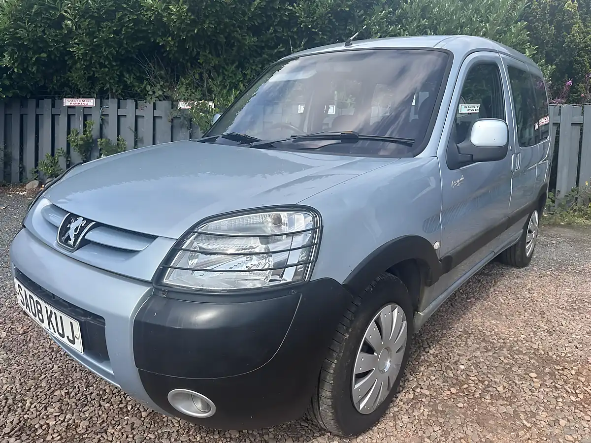 Used 2008 Peugeot Partner Escapade Silver - Interior and Exterior details 5