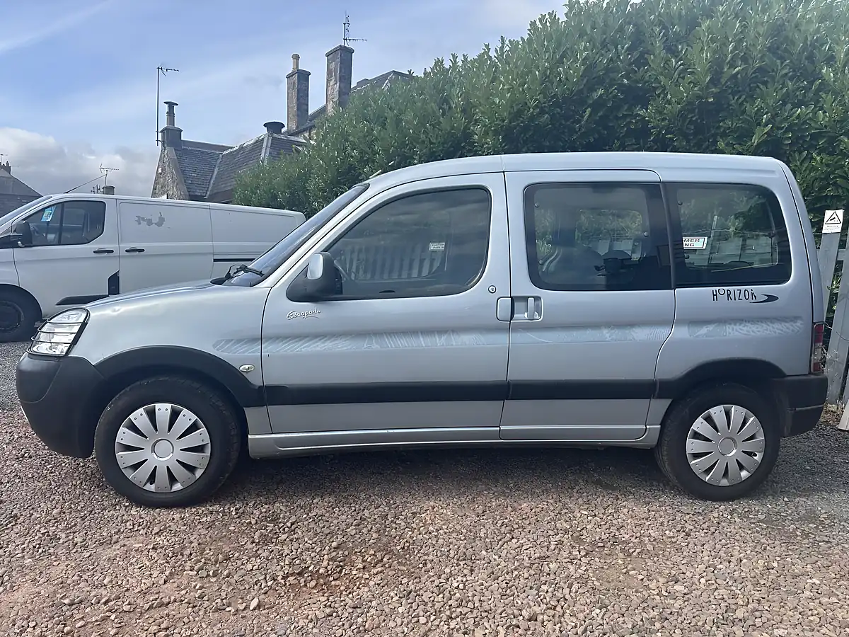 Used 2008 Peugeot Partner Escapade Silver - Interior and Exterior details 7
