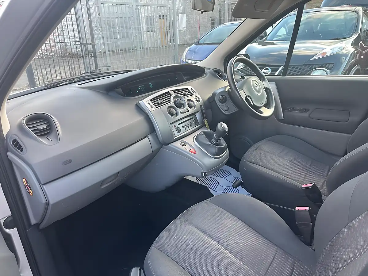 Used 2008 Renault Grand Scenic Dynamique S Silver - Interior and Exterior details 11