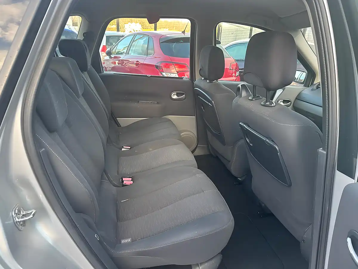 Used 2008 Renault Grand Scenic Dynamique S Silver - Interior and Exterior details 12