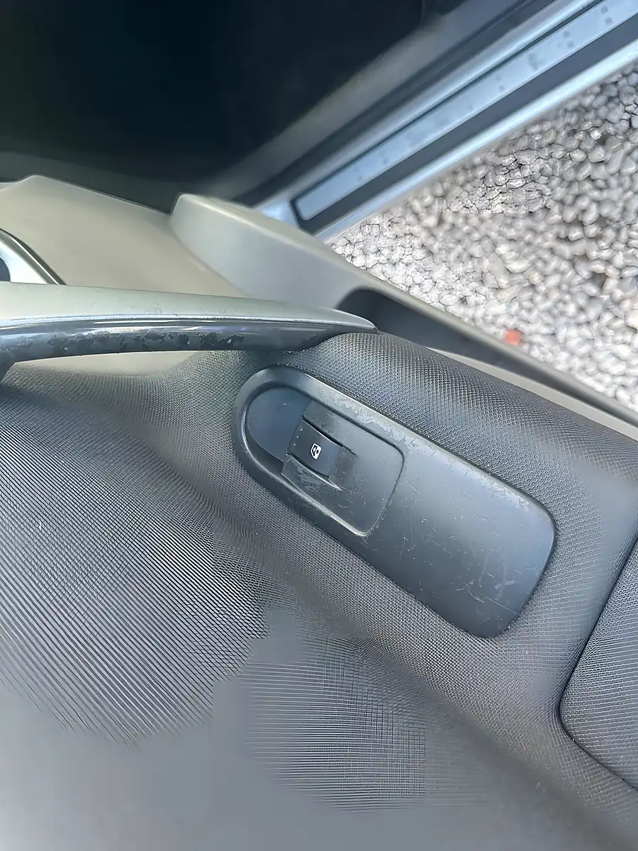 Used 2008 Renault Grand Scenic Dynamique S Silver - Interior and Exterior details 15