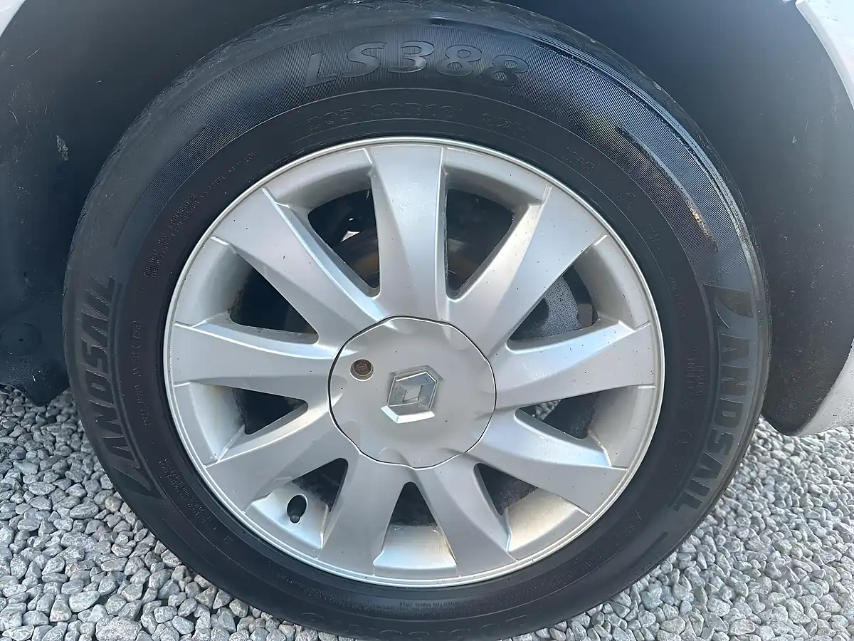 Used 2008 Renault Grand Scenic Dynamique S Silver - Interior and Exterior details 16